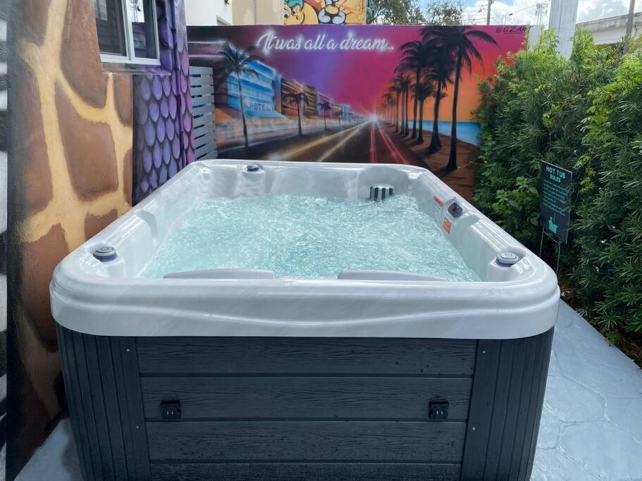 Unique Miami Art Escape W/ Hottub, Arcade & Murals Bagian luar foto